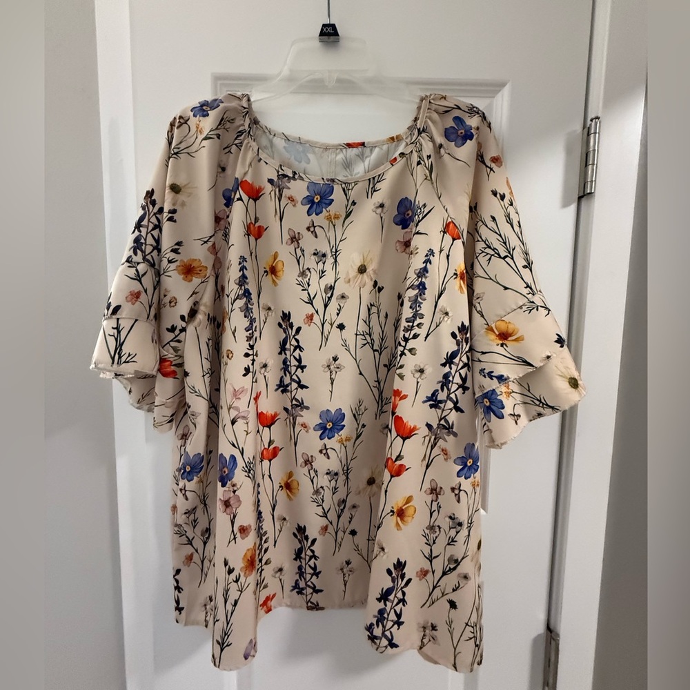 Chic Floral Women's Blouse with ruffle sleeves